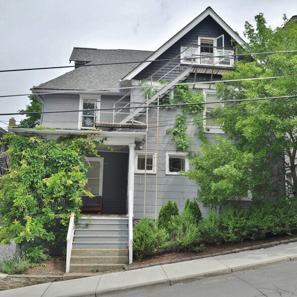 Building Photo - 208 Williams St