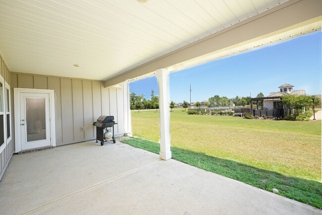 Building Photo - Spacious 5-Bedroom Home in Desirable Crest...