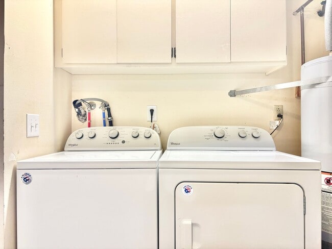 Building Photo - Oxnard / Silver Strand Beach / 2 bedroom 1...