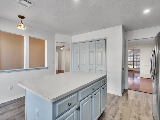 Building Photo - 2108 Autumn Cove Dr