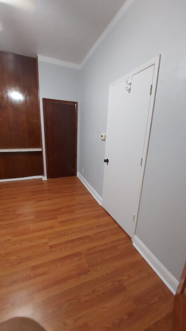 Building Photo - 256 Bowers St
