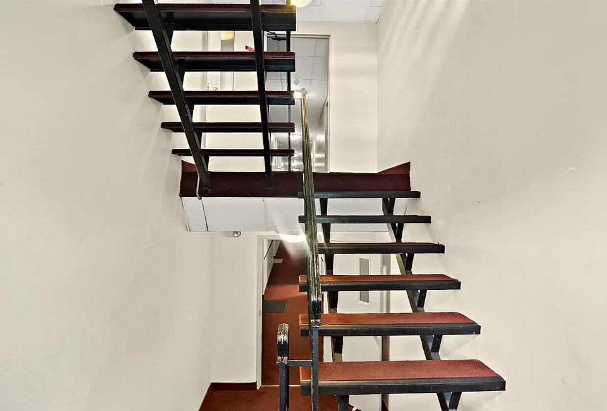 Building Photo - 80 N Warren St