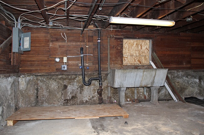 Building Photo - 4806 NE 29th Ave