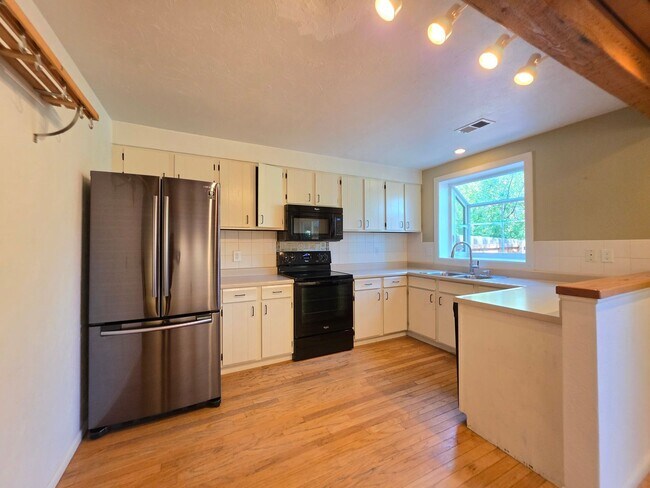 Building Photo - 3850 Paseo Del Prado