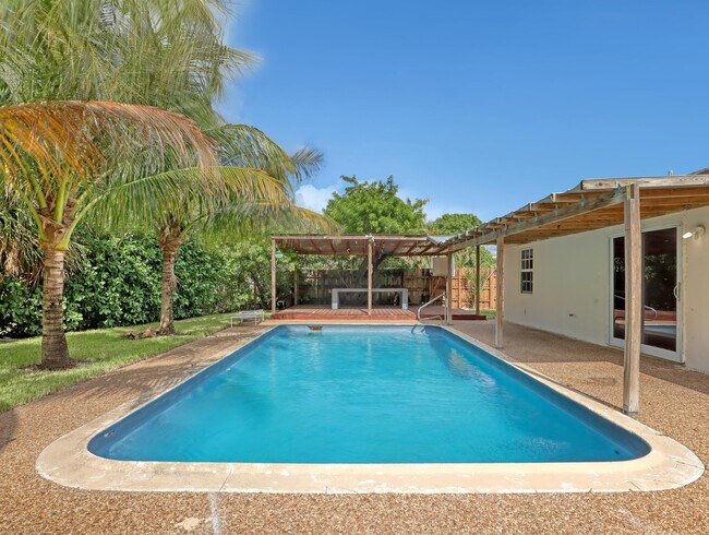 Building Photo - 9596 Richmond Cir