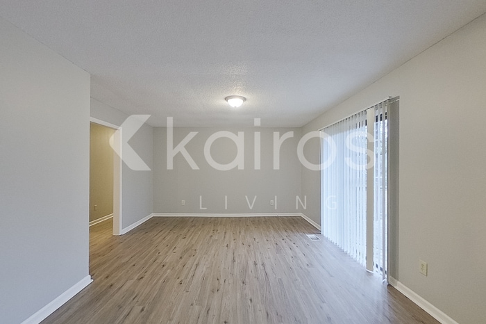 Building Photo - 2319 Applewood Dr