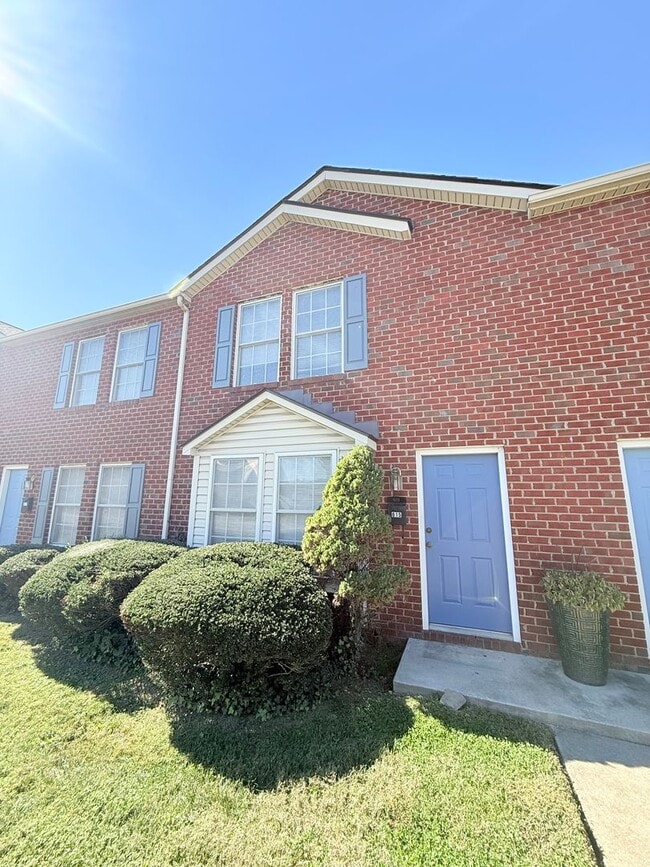 Building Photo - 2 Bedroom 1.5 Bath Townhome In Salem City