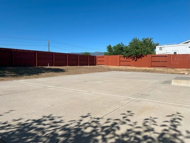 Building Photo - Refreshed Three Bedroom Cold Springs Ho...