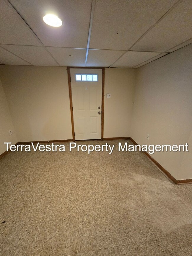 Building Photo - Now Showing for 2026-2027 School Year! 6 B...