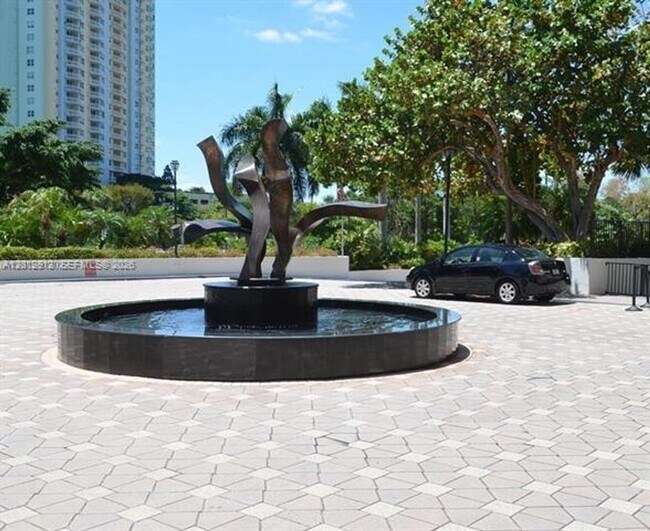 Building Photo - 2333 Brickell Ave