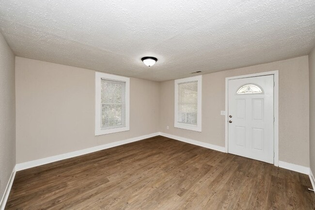 Building Photo - Spacious Hidden Gem in Bessemer – A Must See Inside!