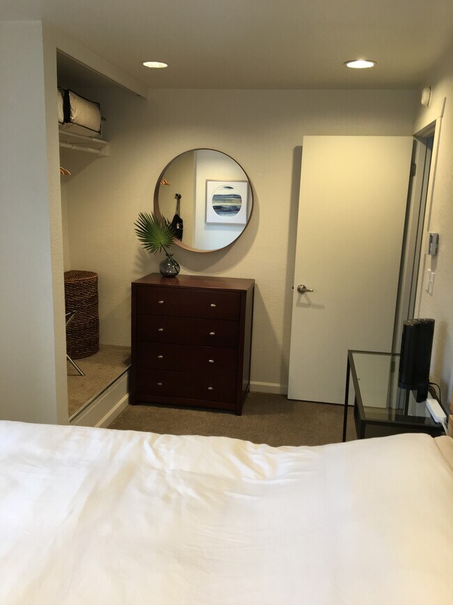 Building Photo - 609 N 48th St