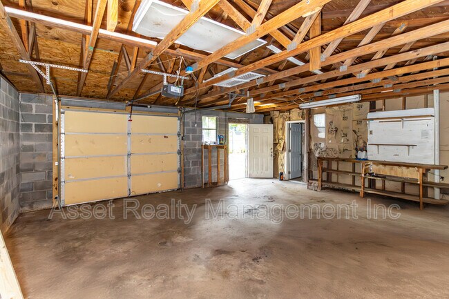 Building Photo - 2647 Selma Ave