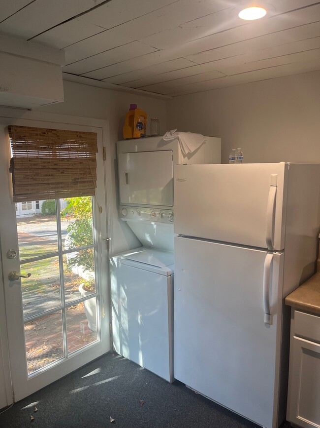 Full size refidgerator and washer/dryer - 4221 Club Dr NE