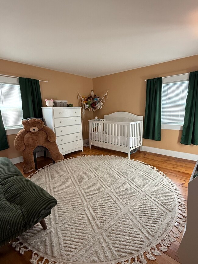 Building Photo - 72 Main St