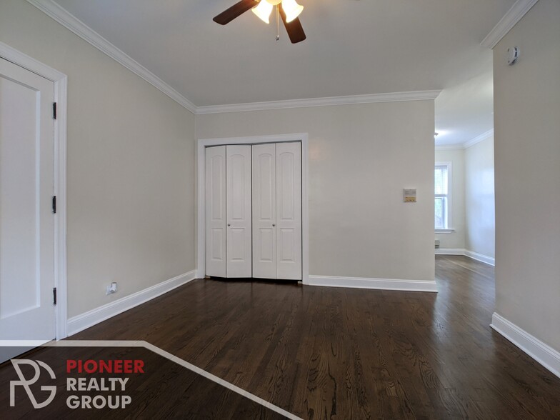 Building Photo - 3814 N Greenview Ave