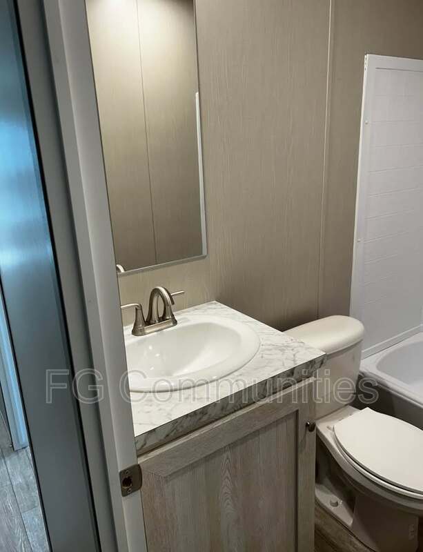 Building Photo - 141 David Dr