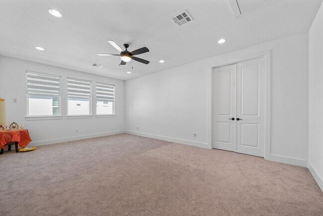 Building Photo - 3304 Belted Galloway St