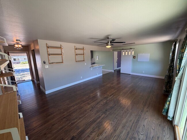 Building Photo - 3 Bedroom | 2 Bathroom | Single family home in Golf Course Terrace