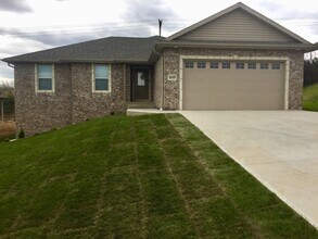 Building Photo - 4Bed/3Bath, House, Quiet Subdivision!