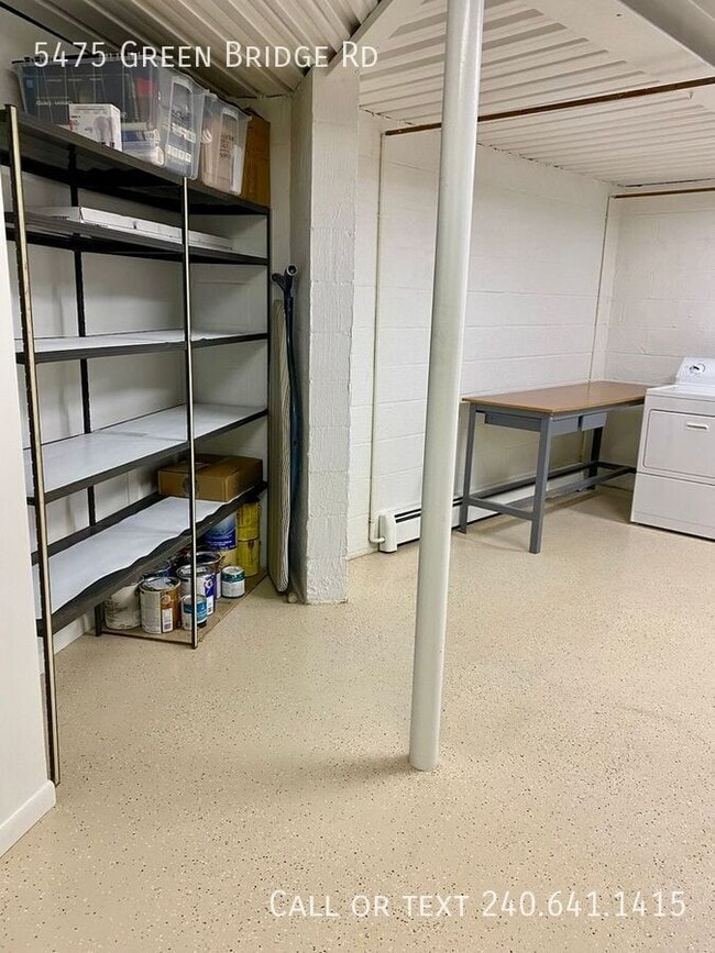 Building Photo - 5475 Green Bridge Rd