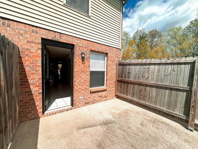 Building Photo - 112 Coyote Ct