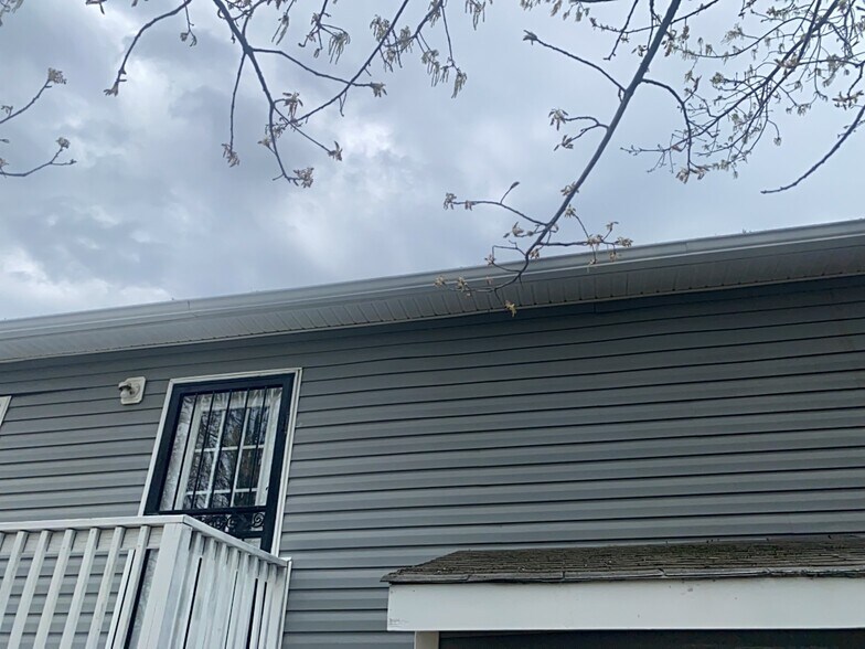 Building Photo - 3329D Moorewood Dr