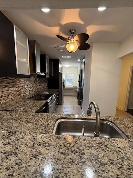 Building Photo - 3015 SW 20th Terrace