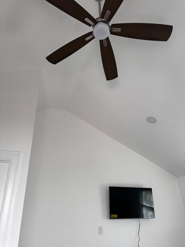 Building Photo - 466 S Livingston Ave