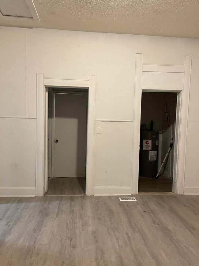 Building Photo - 3 bedroom 2 Bath $875