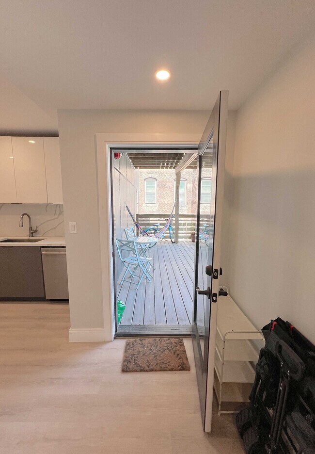 Building Photo - 25 2nd St