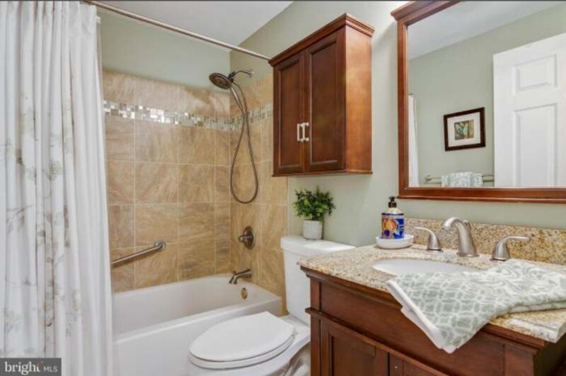 Building Photo - 1812 N Spring St