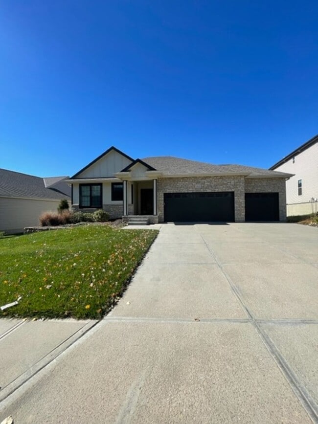 Building Photo - 7012 S 184th St