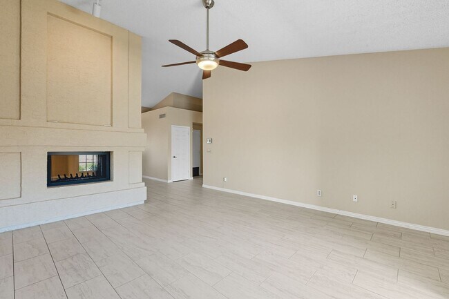 Building Photo - Scottsdale Ranch - Three Bedrooms and POOL!