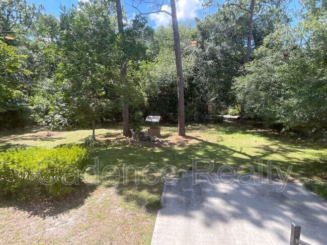 Building Photo - 114 Cardinal Dr S