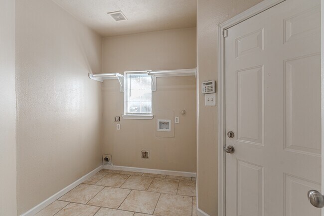 Building Photo - 3619 Fiorella Way