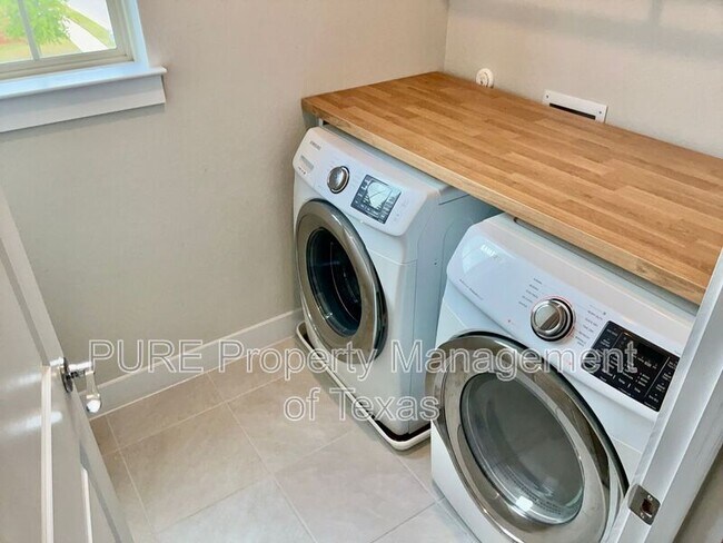 Building Photo - 8315 Laughlin Ln