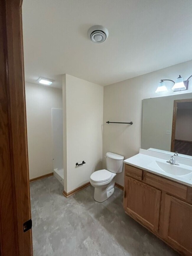 Building Photo - 519