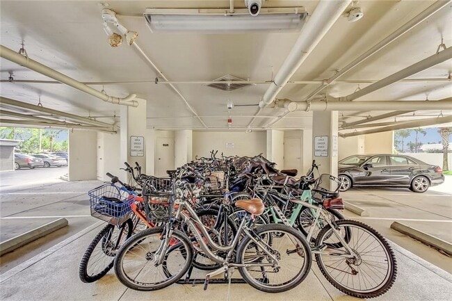 Building Photo - 690 Island Way