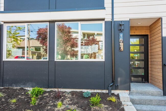 Building Photo - NEW CONSTRUCTION- MOVE- IN READY