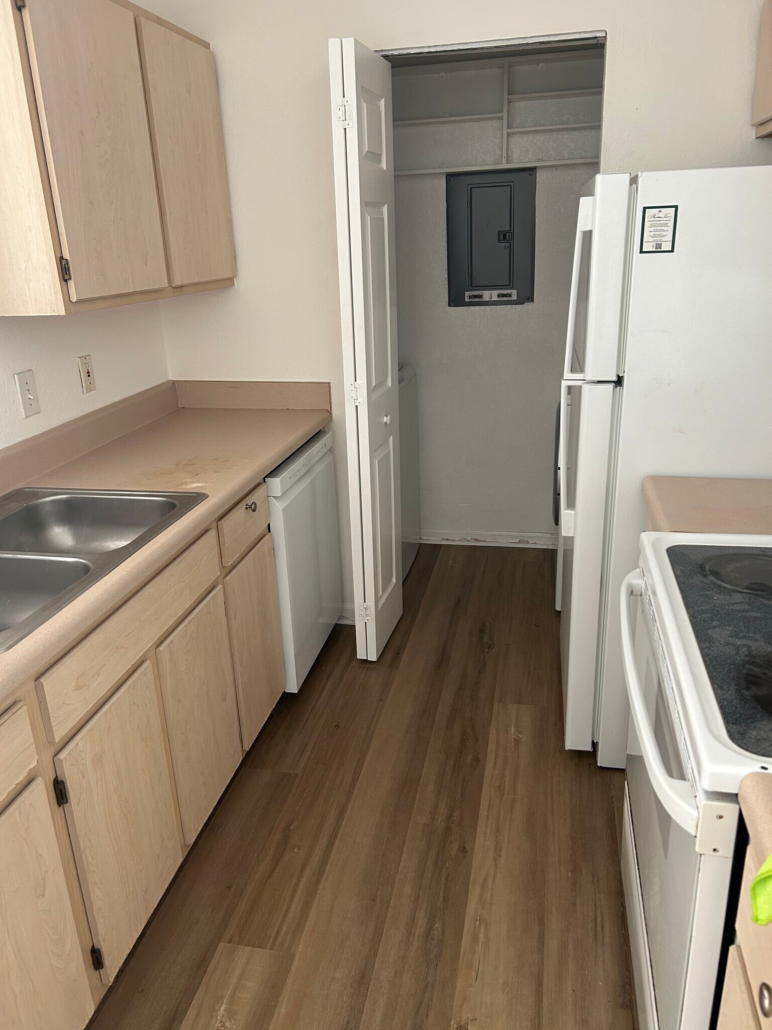 Building Photo - 897 Fording Island Rd