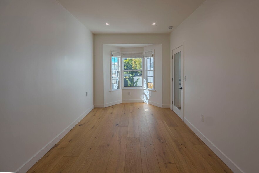 Building Photo - 1974 Comstock Ave