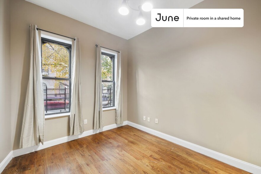 Building Photo - Private bedroom in 4 bed/1 bath Home