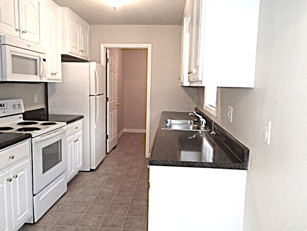 Building Photo - 193 Clear Water Dr