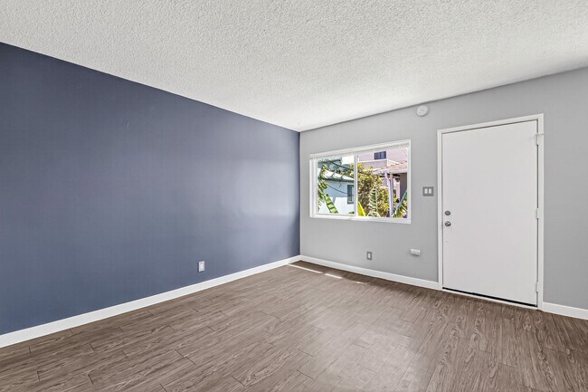 Interior Photo - 539 E 11th Street