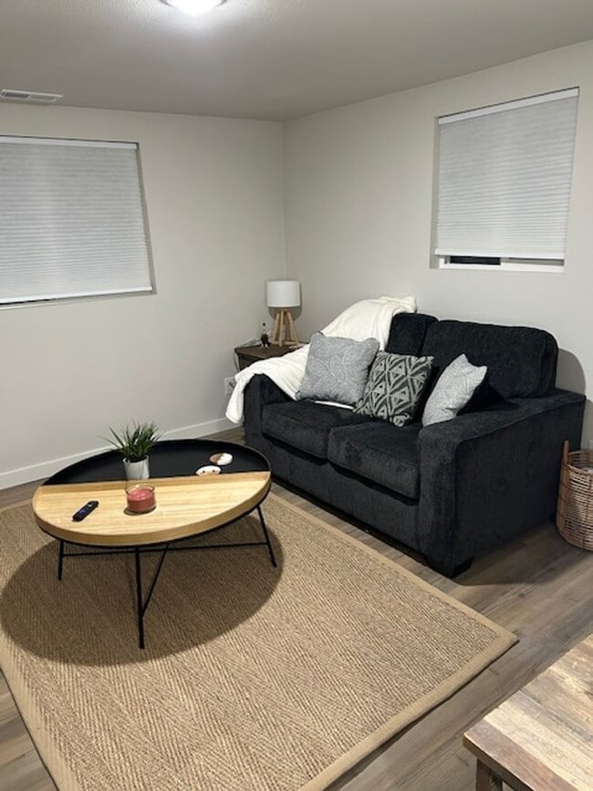 Building Photo - Charming 1-Bedroom, 1-Bath House Fully Fur...