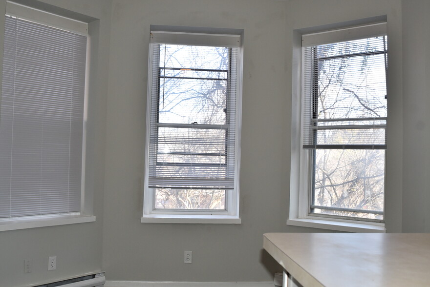 Building Photo - 26 E Rochelle St