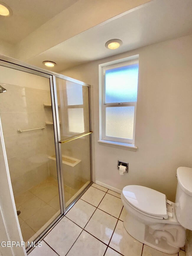 Building Photo - 1305 Vista De Oro Dr