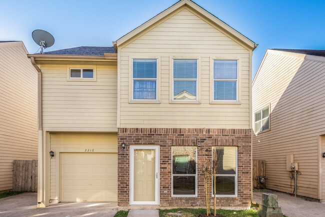 Primary Photo - 2218 Naomi St