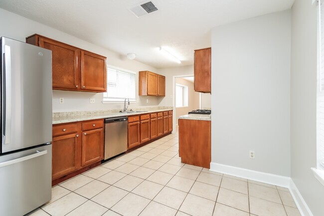 Building Photo - 10930 Rosewood Ct